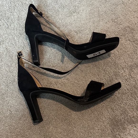 Chinese Laundry Black Heels - Picture 4 of 9